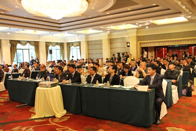 上海三思LED100W球泡燈 新產(chǎn)品發(fā)布會